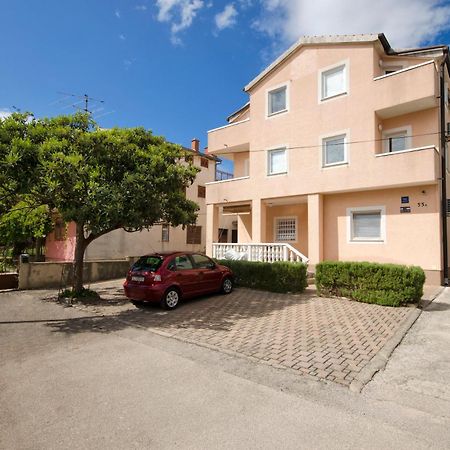 Apartments And Rooms Mladen Vodice Exterior photo
