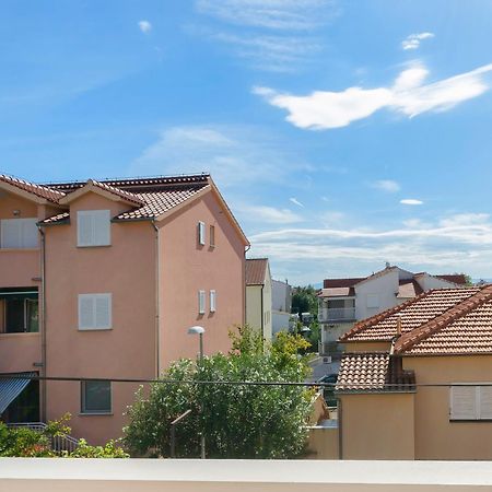 Apartments And Rooms Mladen Vodice Exterior photo