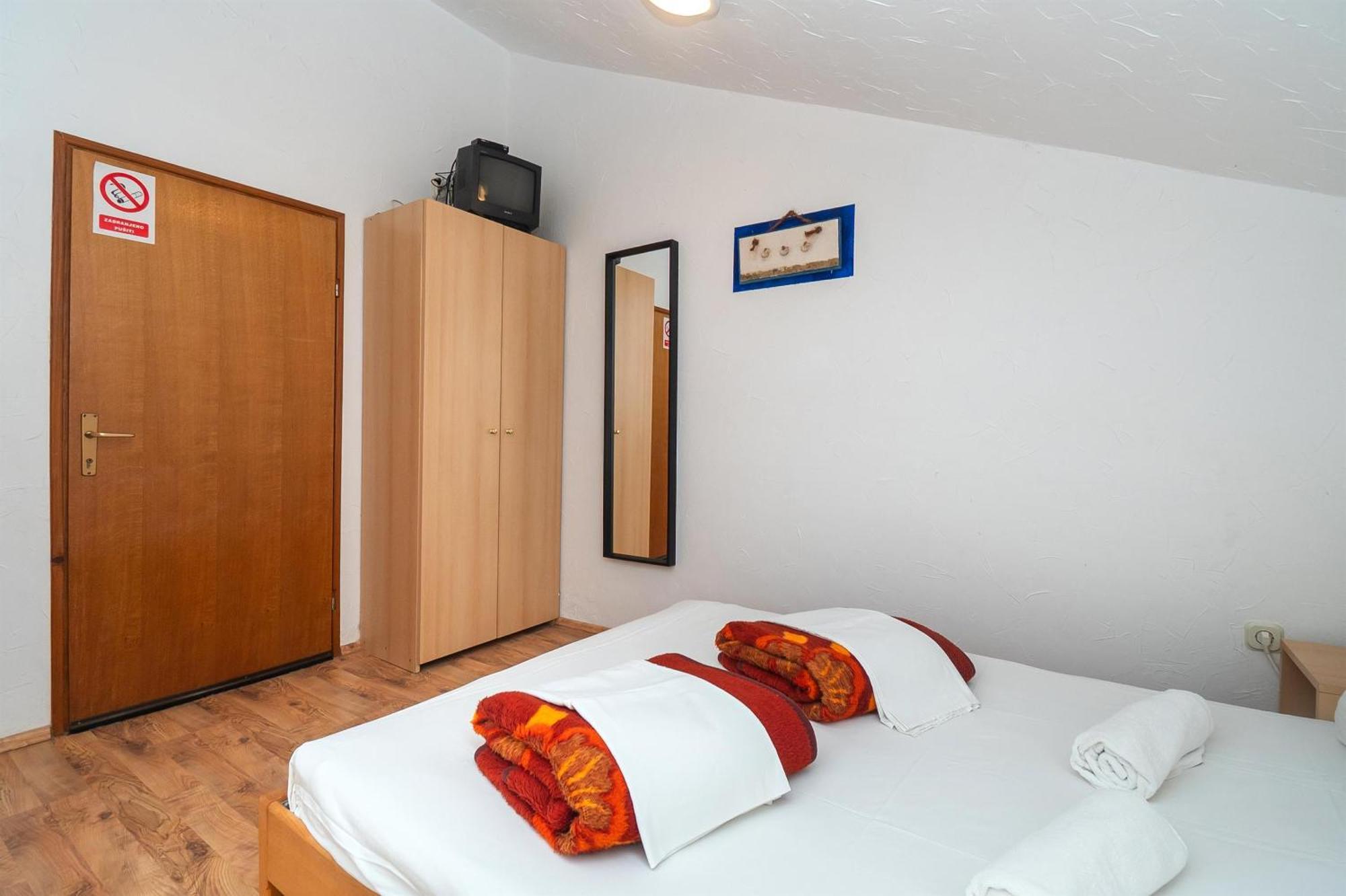 Apartments And Rooms Mladen Vodice Exterior photo