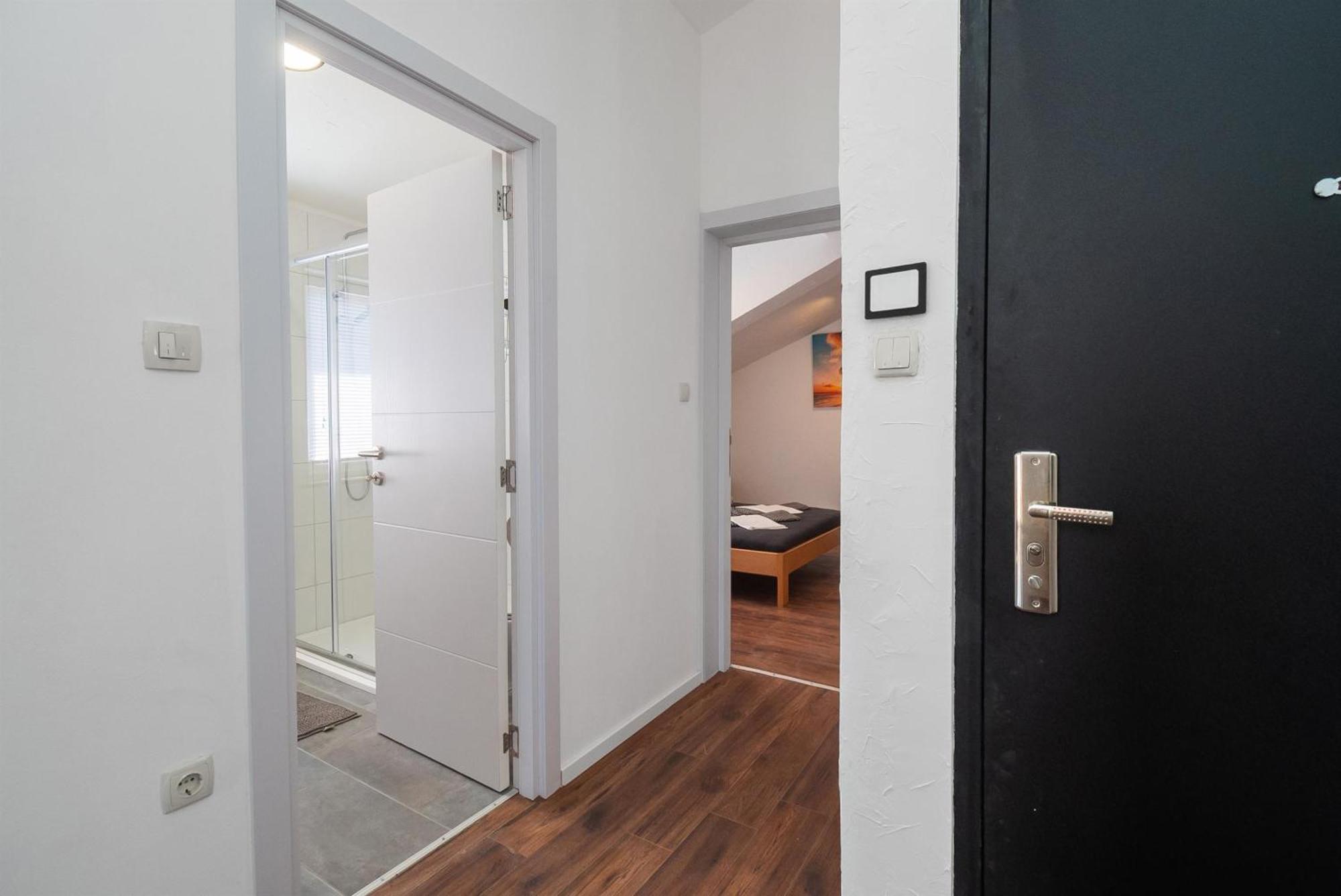 Apartments And Rooms Mladen Vodice Room photo