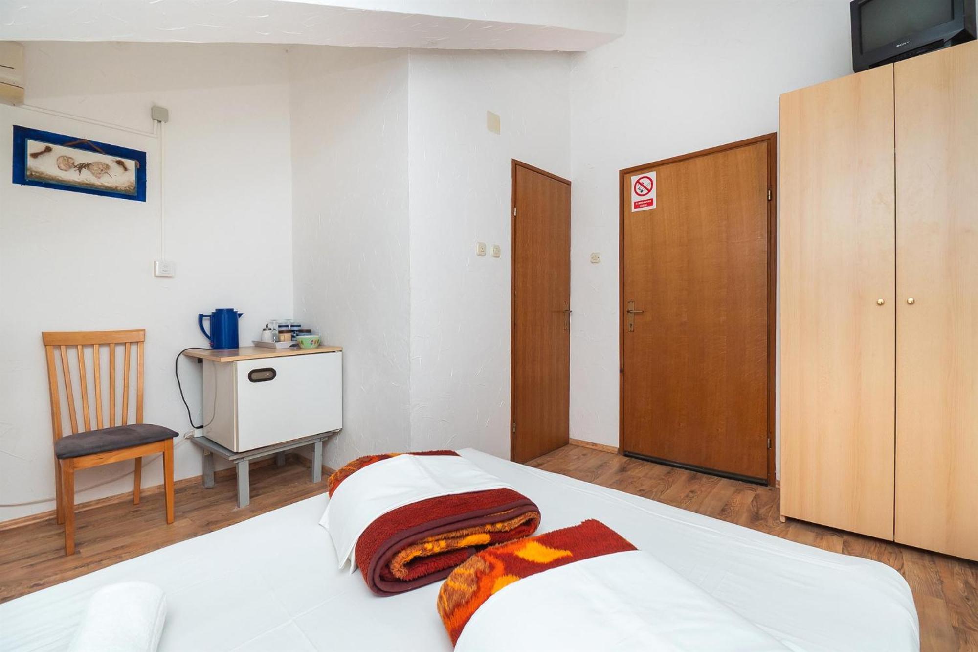 Apartments And Rooms Mladen Vodice Exterior photo