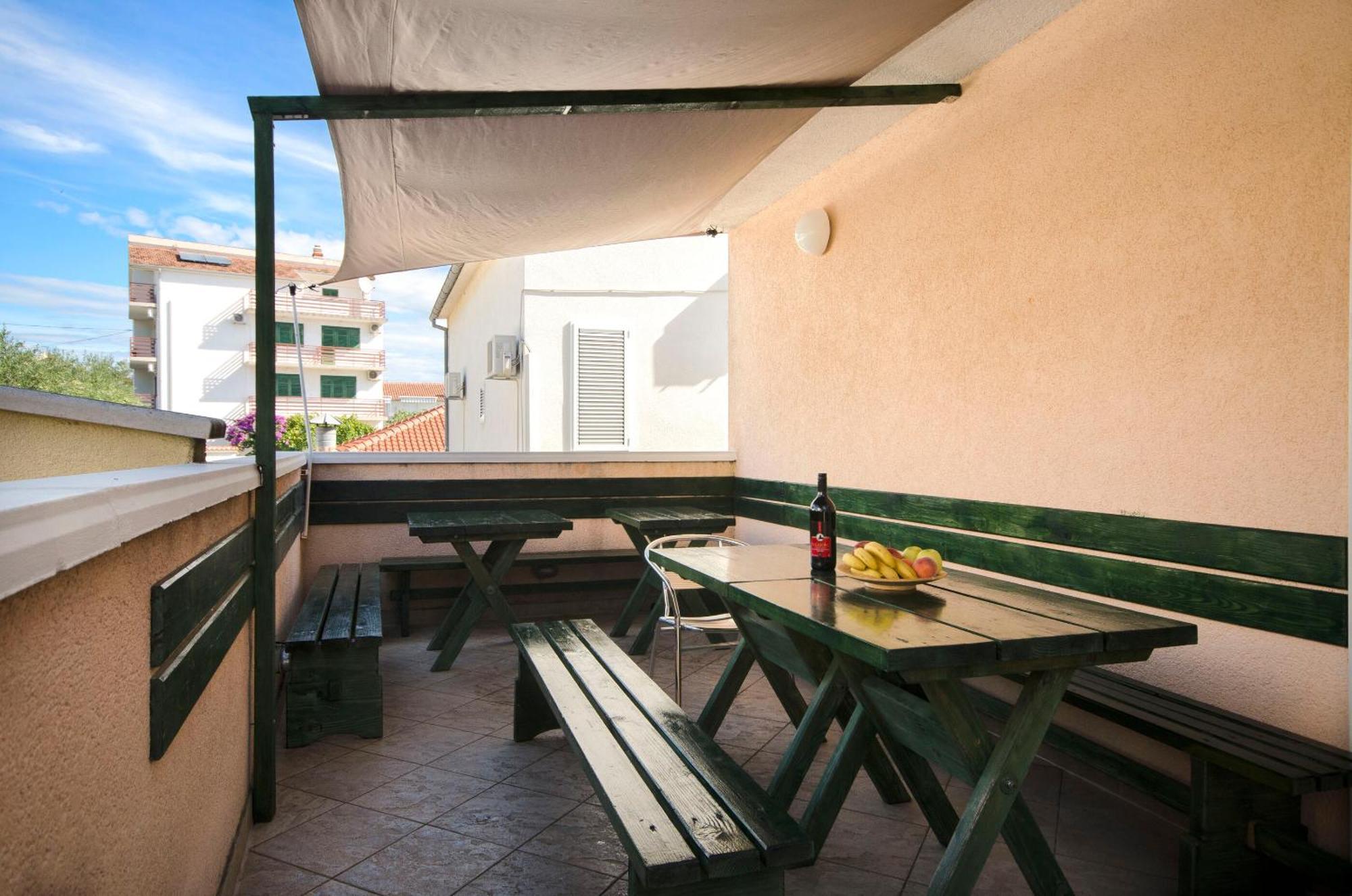 Apartments And Rooms Mladen Vodice Exterior photo
