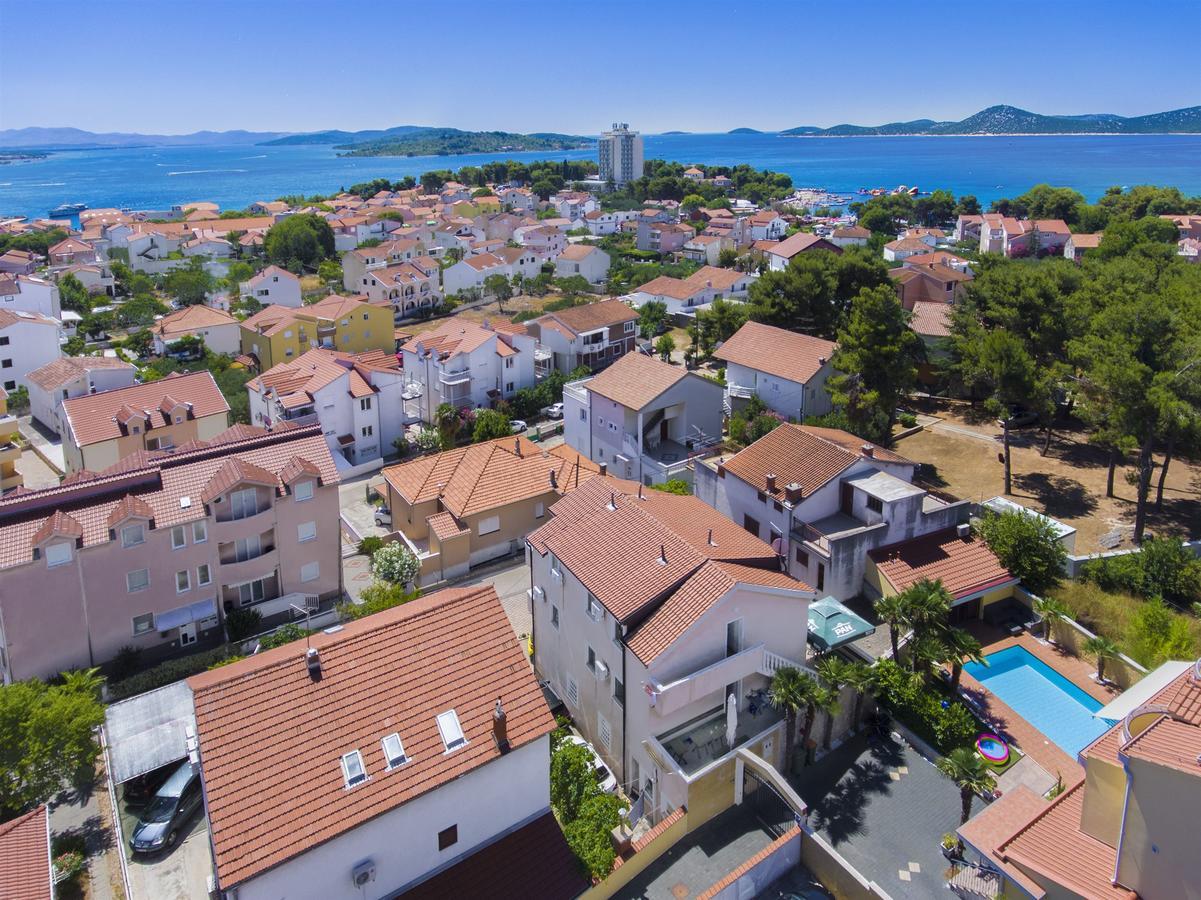 Apartments And Rooms Mladen Vodice Exterior photo